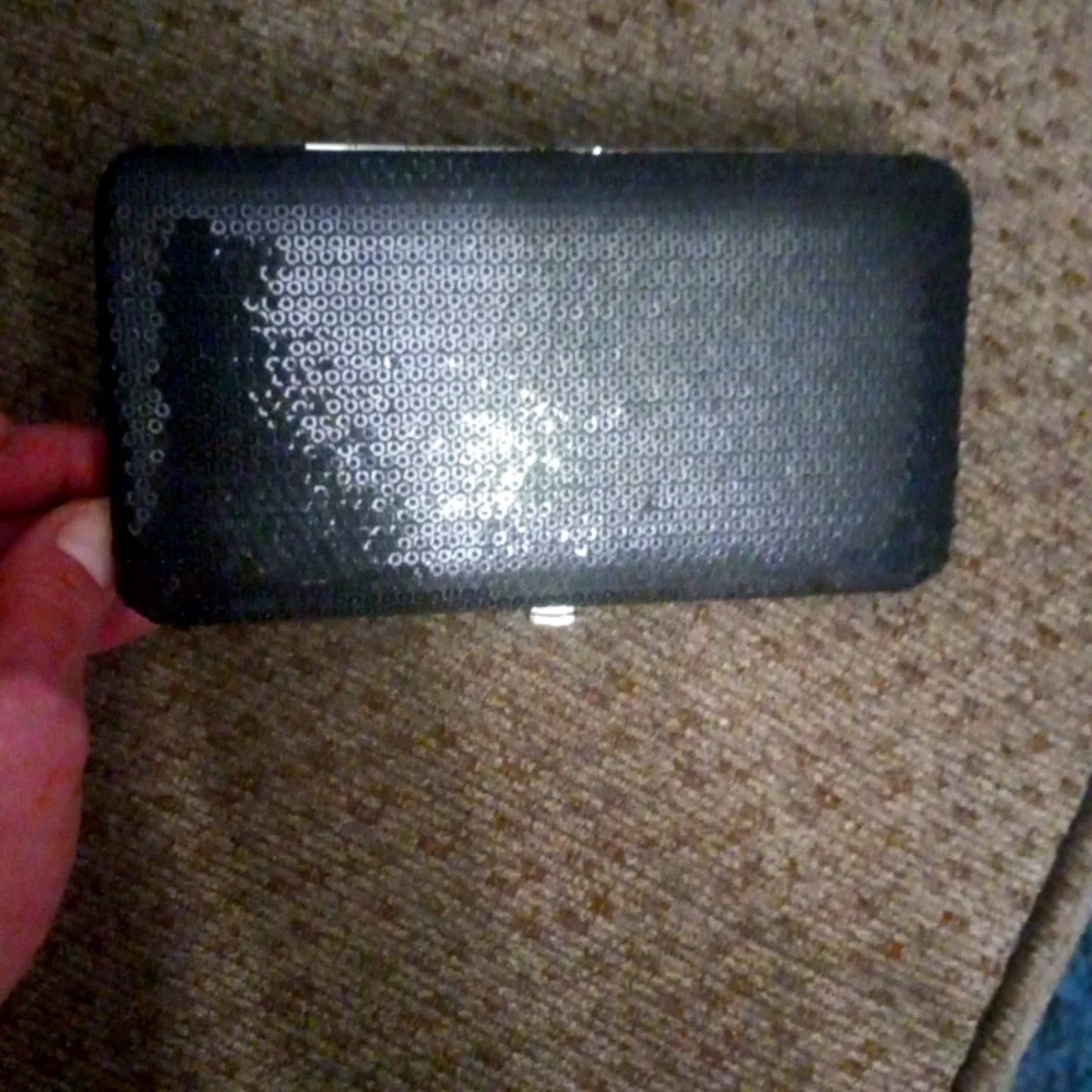 🏷3/$15 Wallet - Picture 2 of 3